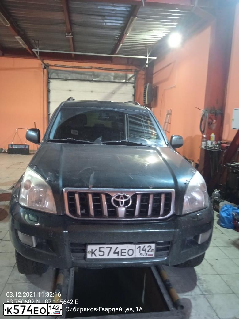 Фото автомобиля TOYOTA LANDCRUISER, 2008 — госномер К574ЕО142. Цвет: ТЕМНО-ЗЕЛЕНЫЙ