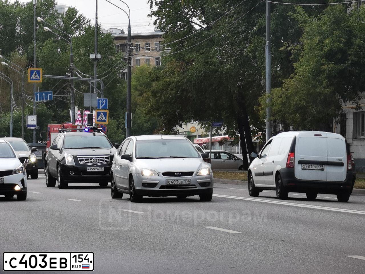 Фото автомобиля FORD FOCUS, 2007 — госномер С403ЕВ154. Цвет: Серебристый