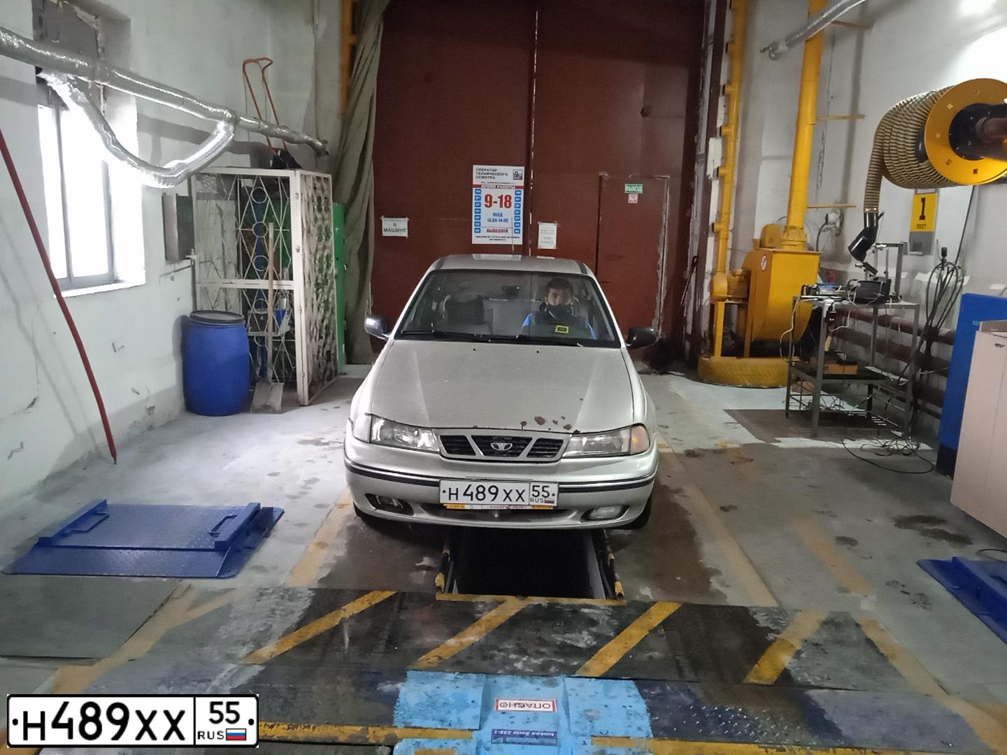 Фото автомобиля DAEWOO NEXIA, 2008 — госномер О504ВК154. Цвет: СЕРЕБРИСТЫЙ