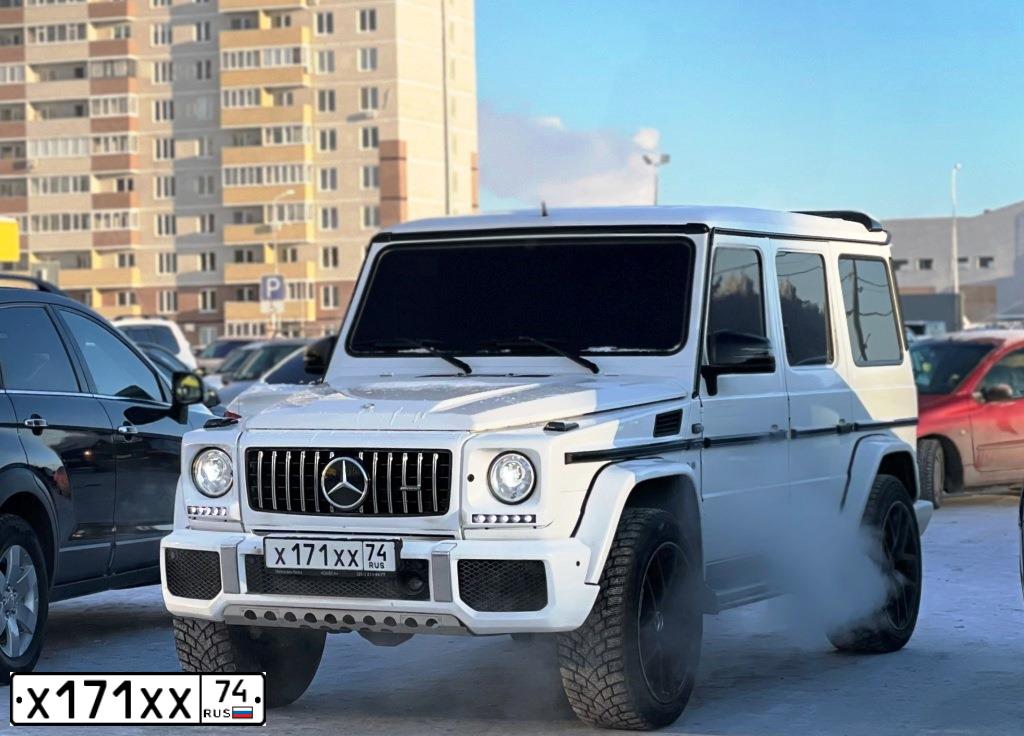 Фото автомобиля MERCEDES G-KLASSE, 1998 — госномер У068СС174. Цвет: Белый
