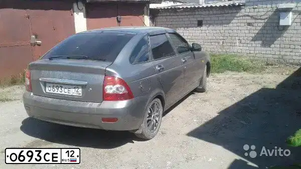 Фото автомобиля LADA 2172 PRIORA, 2011 — госномер О693СЕ12. Цвет: СРЕД.СЕРО-ЗЕЛЕН.МЕТ.