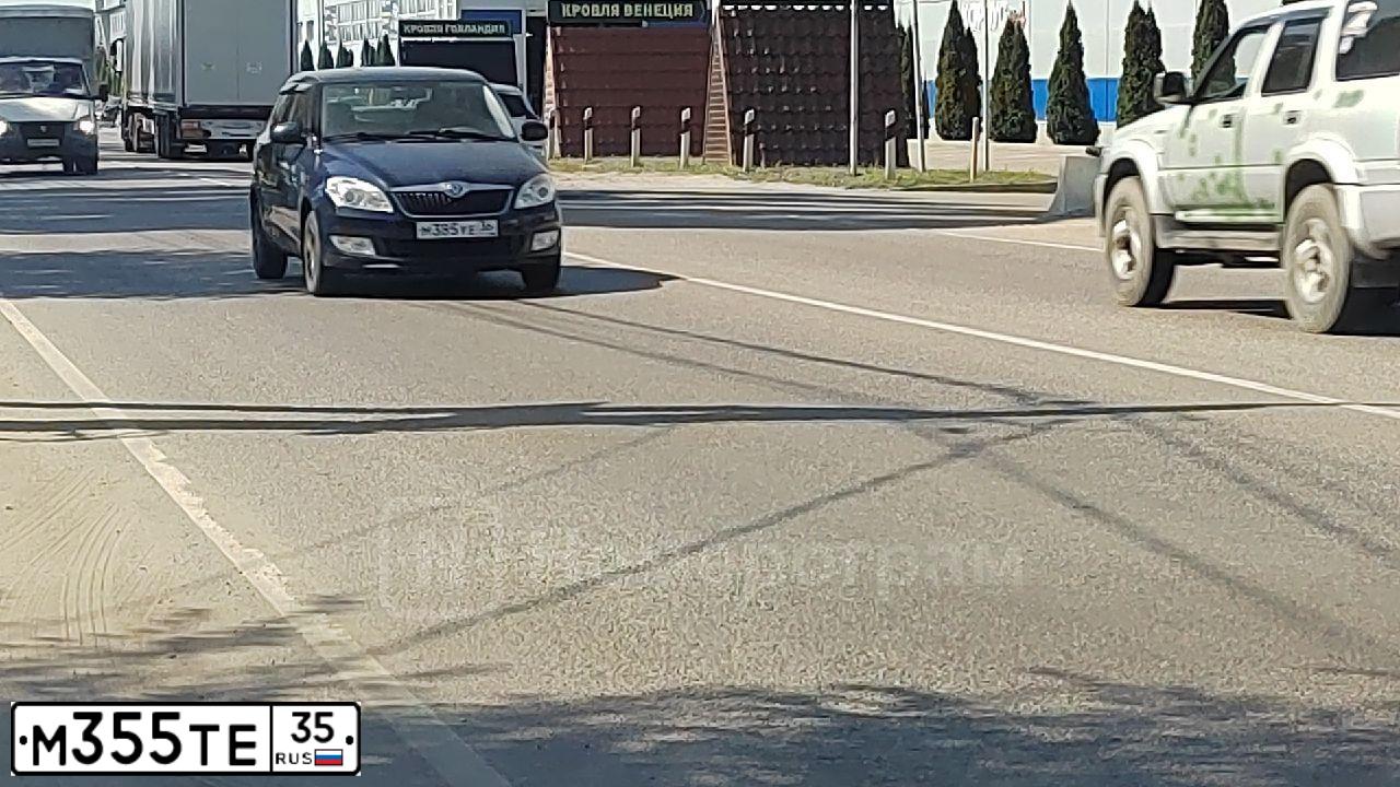 Фото автомобиля LADA 2112, 2007 — госномер М355ТЕ35. Цвет: СВЕТЛО-СЕРЕБРИСТЫЙ МЕТАЛЛ