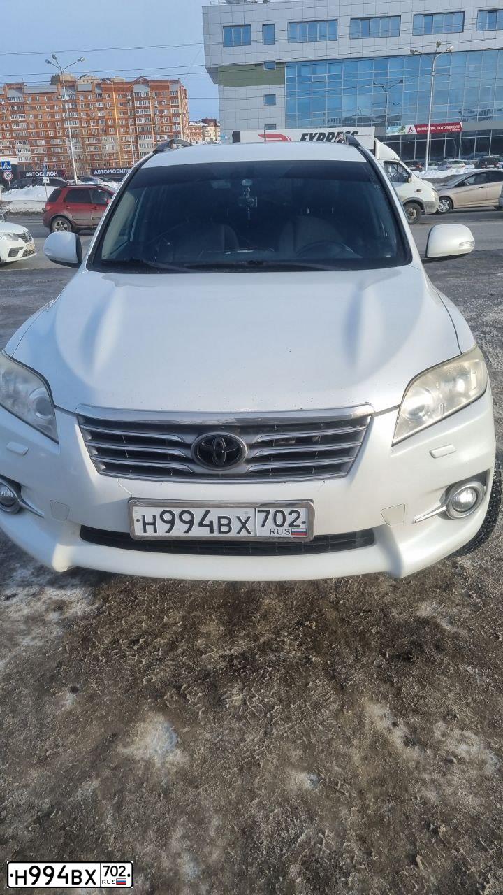 Фото автомобиля TOYOTA RAV4, 2010 — госномер В212КЕ102. Цвет: Белый