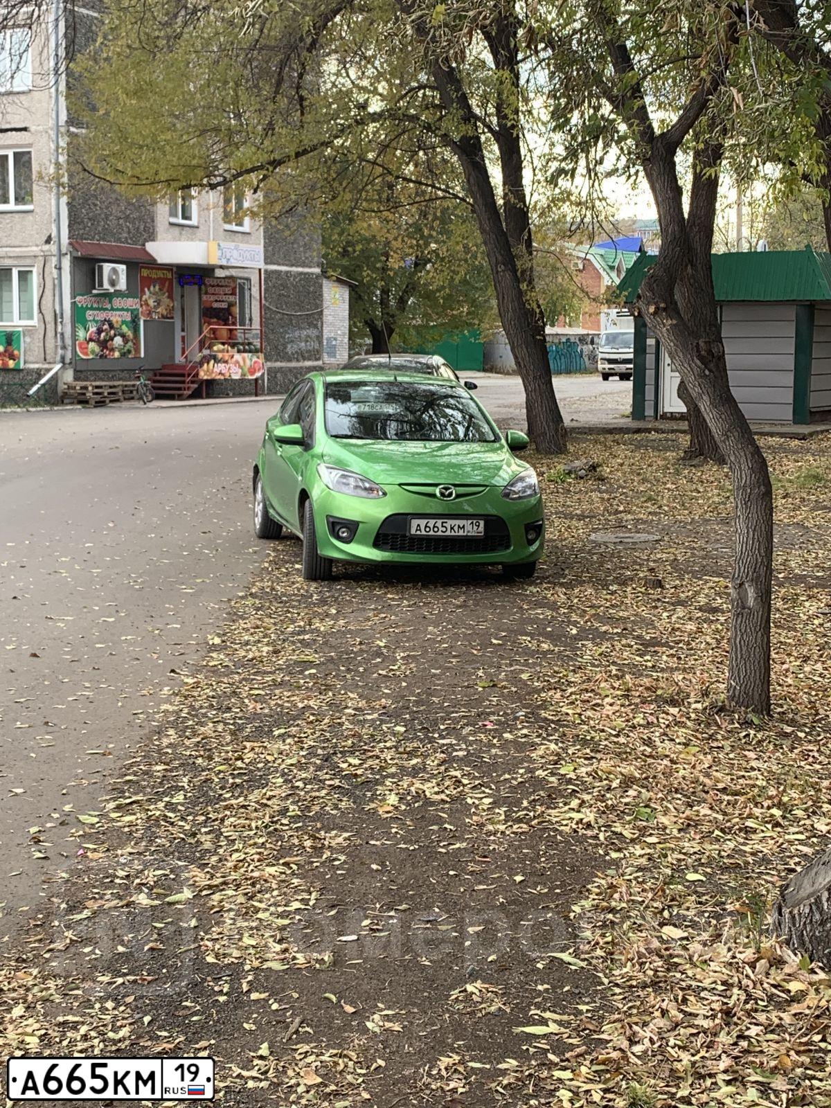 Фото автомобиля MAZDA 2, 2008 — госномер О157СО98. Цвет: ЗЕЛЕНЫЙ
