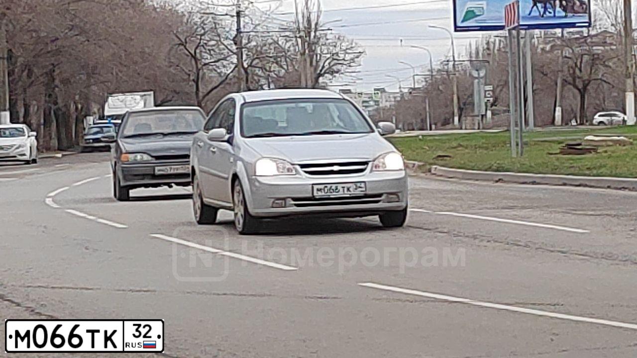 Фото автомобиля RENAULT LOGAN, 2006 — госномер М066ТК32. Цвет: темно-серый