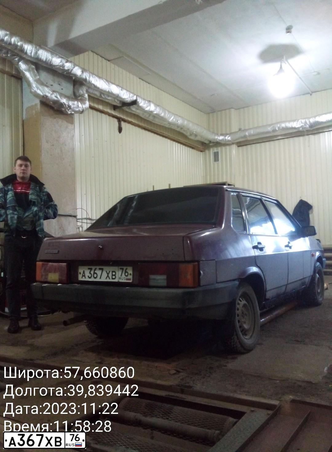 Фото автомобиля ВАЗ 21099, 1996 — госномер В956ВС76. Цвет: ГРАНАТ