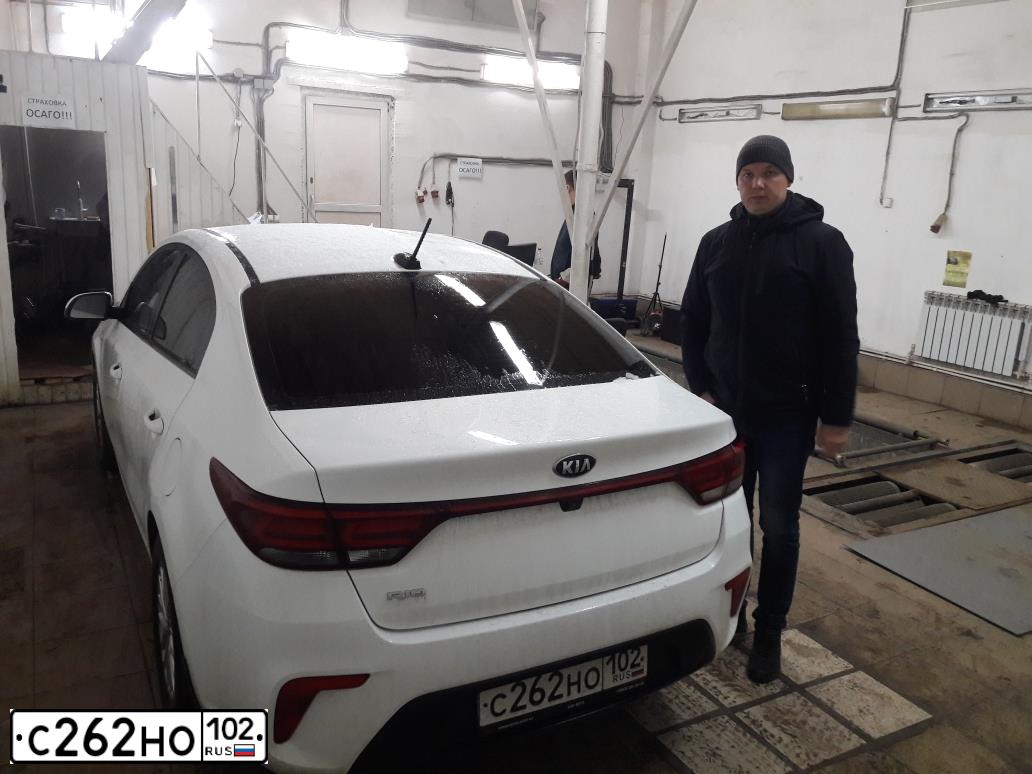 Фото автомобиля KIA RIO, 2018 — госномер С262НО102. Цвет: БЕЛЫЙ
