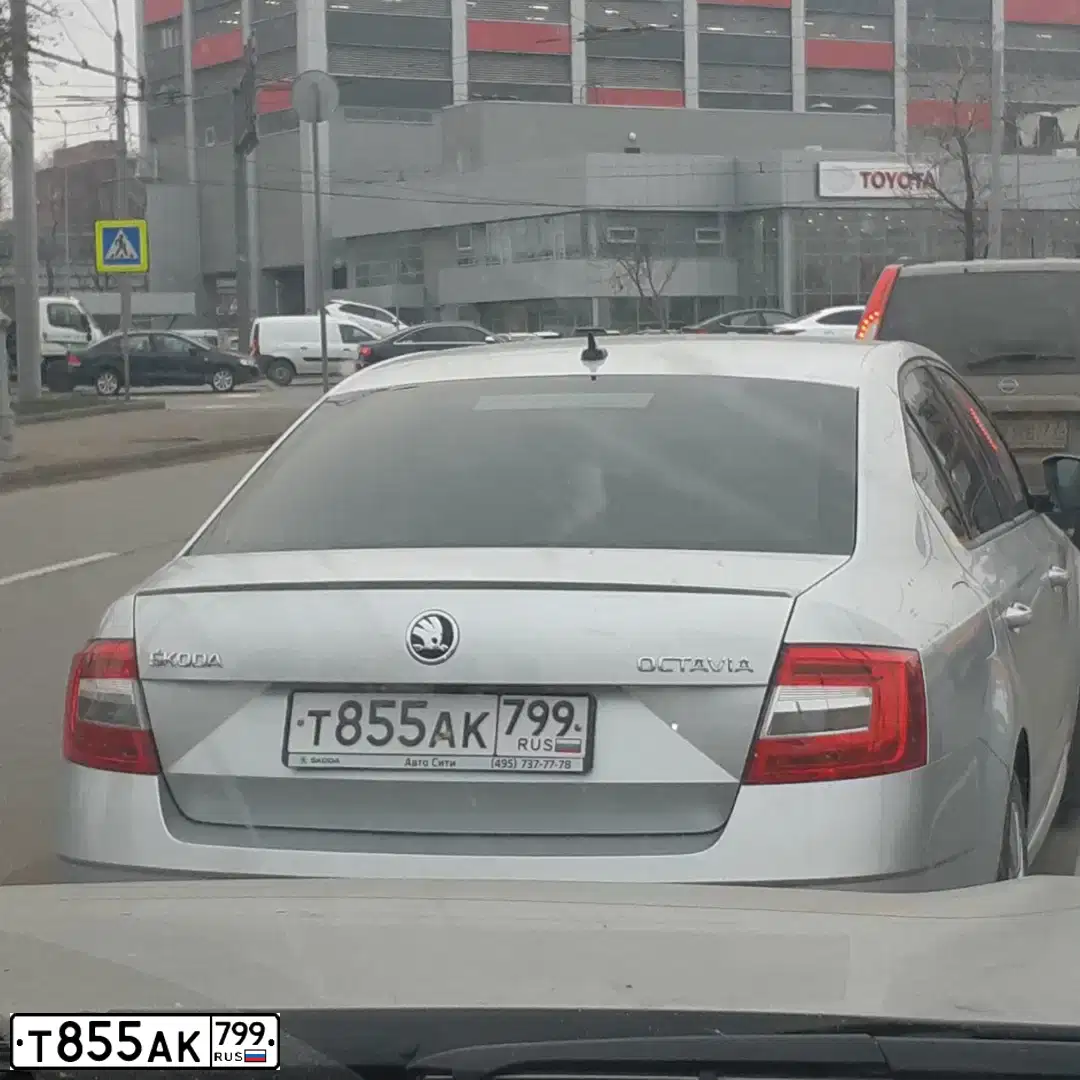Фото автомобиля ШКОДА ОКТАВИЯ, 2017 — госномер Т855АК799. Цвет: СЕРЕБРИСТЫЙ