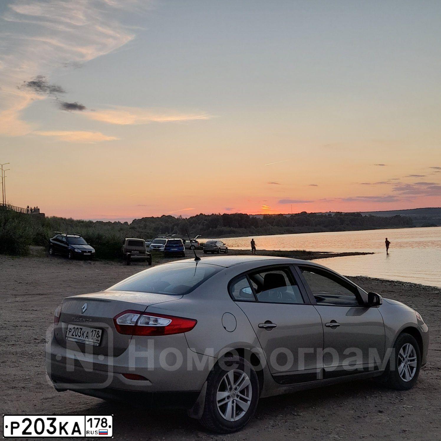 Фото автомобиля RENAULT FLUENCE, 2013 — госномер Р203КА178. Цвет: БЕЖЕВЫЙ