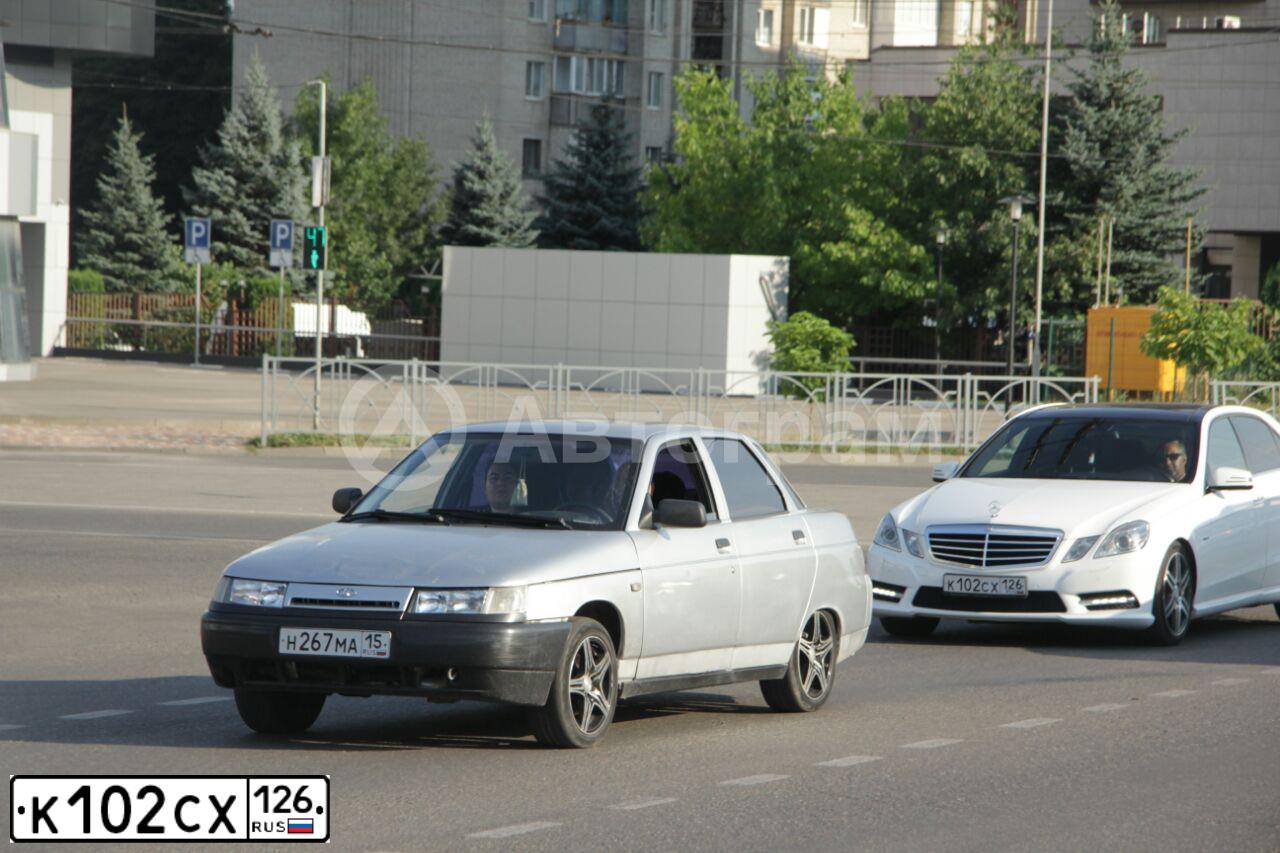 Фото автомобиля MERCEDES E-KLASSE, 2012 — госномер К102СХ126. Цвет: Белый