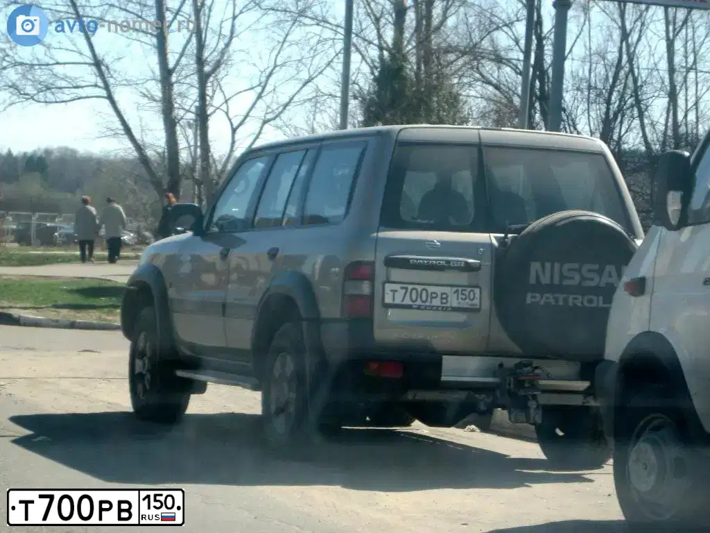 Фото автомобиля NISSAN PATROL, 2001 — госномер Т700РВ150. Цвет: БЕЖЕВЫЙ СЕРЫЙ