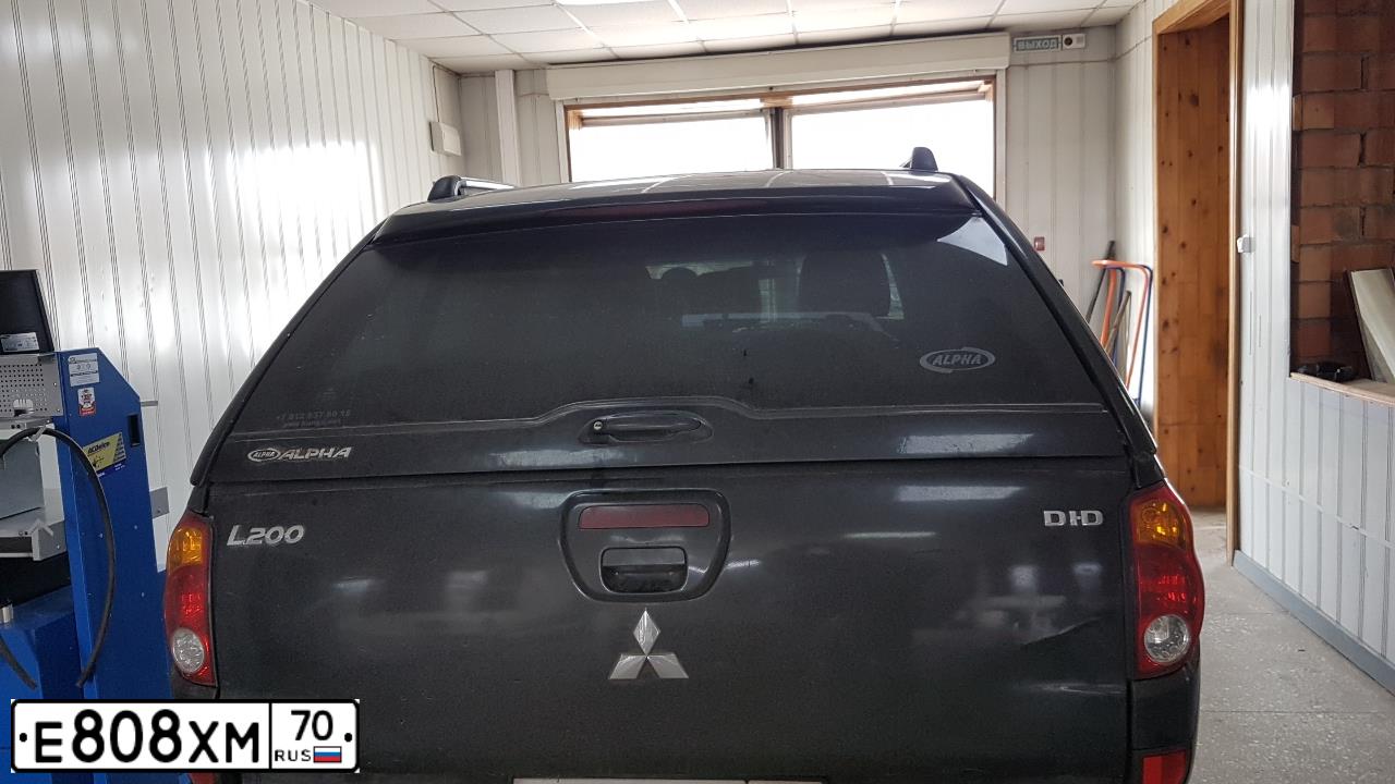 Фото автомобиля MITSUBISHI L 200, 2007 — госномер Е808ХМ70. Цвет: ЧЕРНЫЙ
