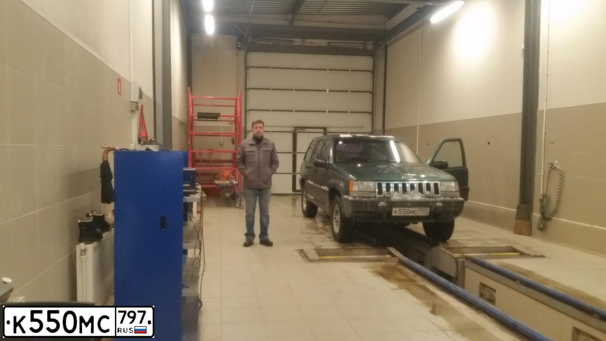 Фото автомобиля JEEP GRAND CHEROKEE, 1994 — госномер К550МС797. Цвет: ЗЕЛЕНЫЙ