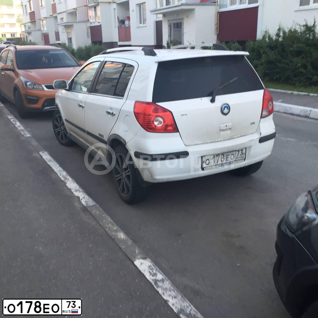 Фото автомобиля GEELY MK CROSS, 2011 — госномер О178ЕО73. Цвет: БЕЛЫЙ