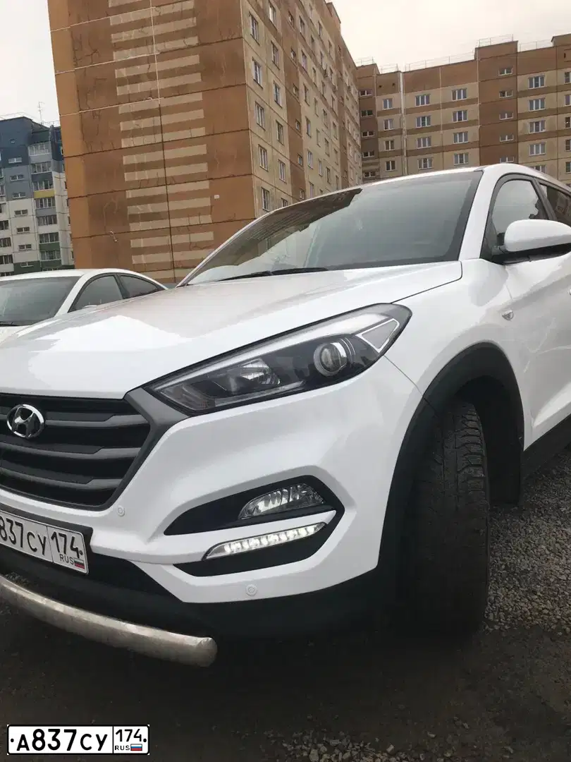 Фото автомобиля HYUNDAI TUCSON, 2015 — госномер А895КЕ774. Цвет: Белый