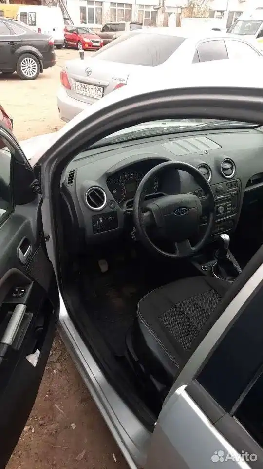 Фото автомобиля TOYOTA COROLLA, 2008 — госномер О296КТ199. Цвет: СВЕТЛО-ГОЛУБОЙ
