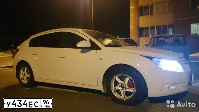 Фото автомобиля CHEVROLET CRUZE, 2012 — госномер В223ХН196. Цвет: БЕЛЫЙ