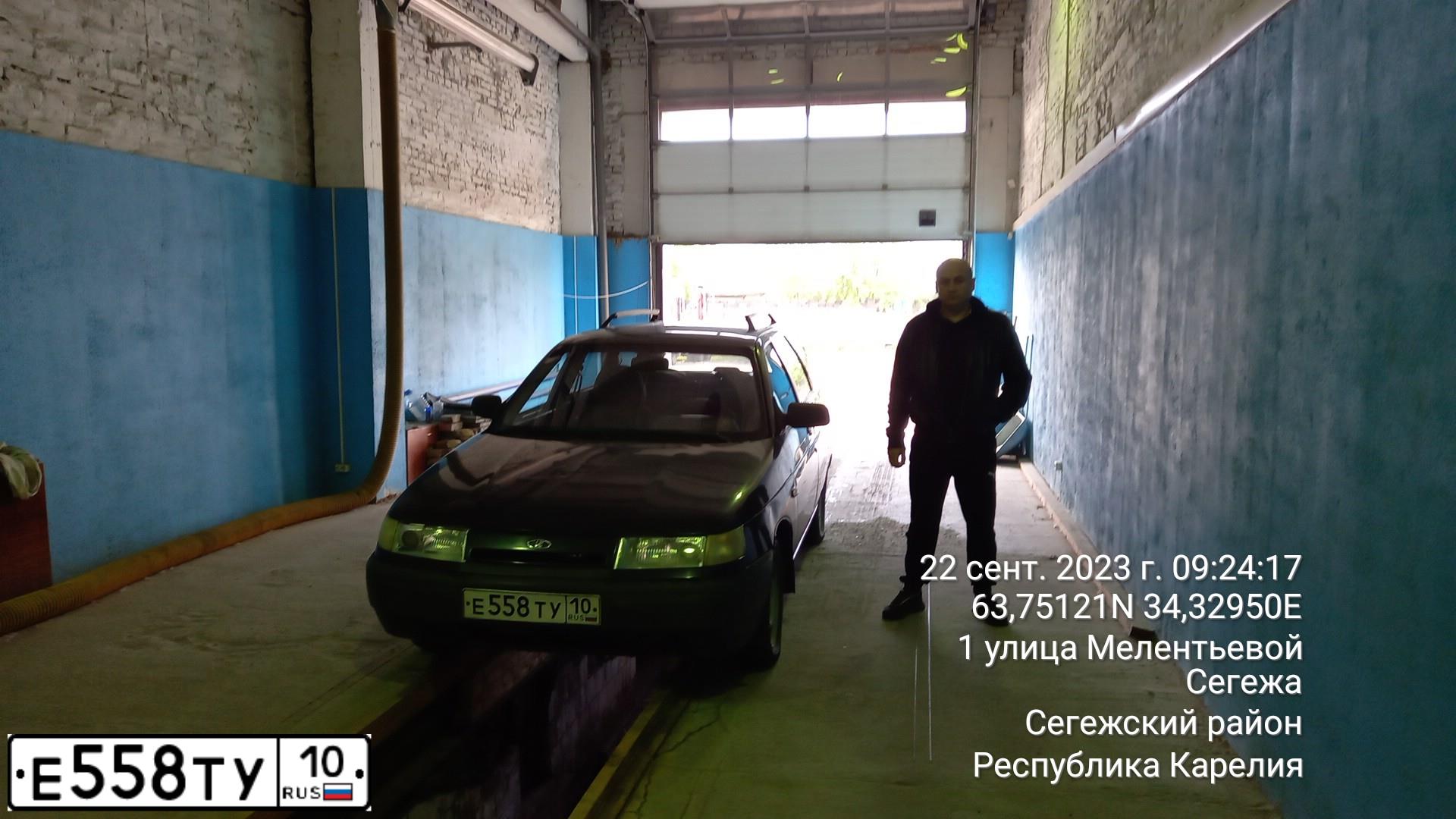 Фото автомобиля LADA 2111, 2006 — госномер Е558ТУ10. Цвет: ЧЕРНЫЙ