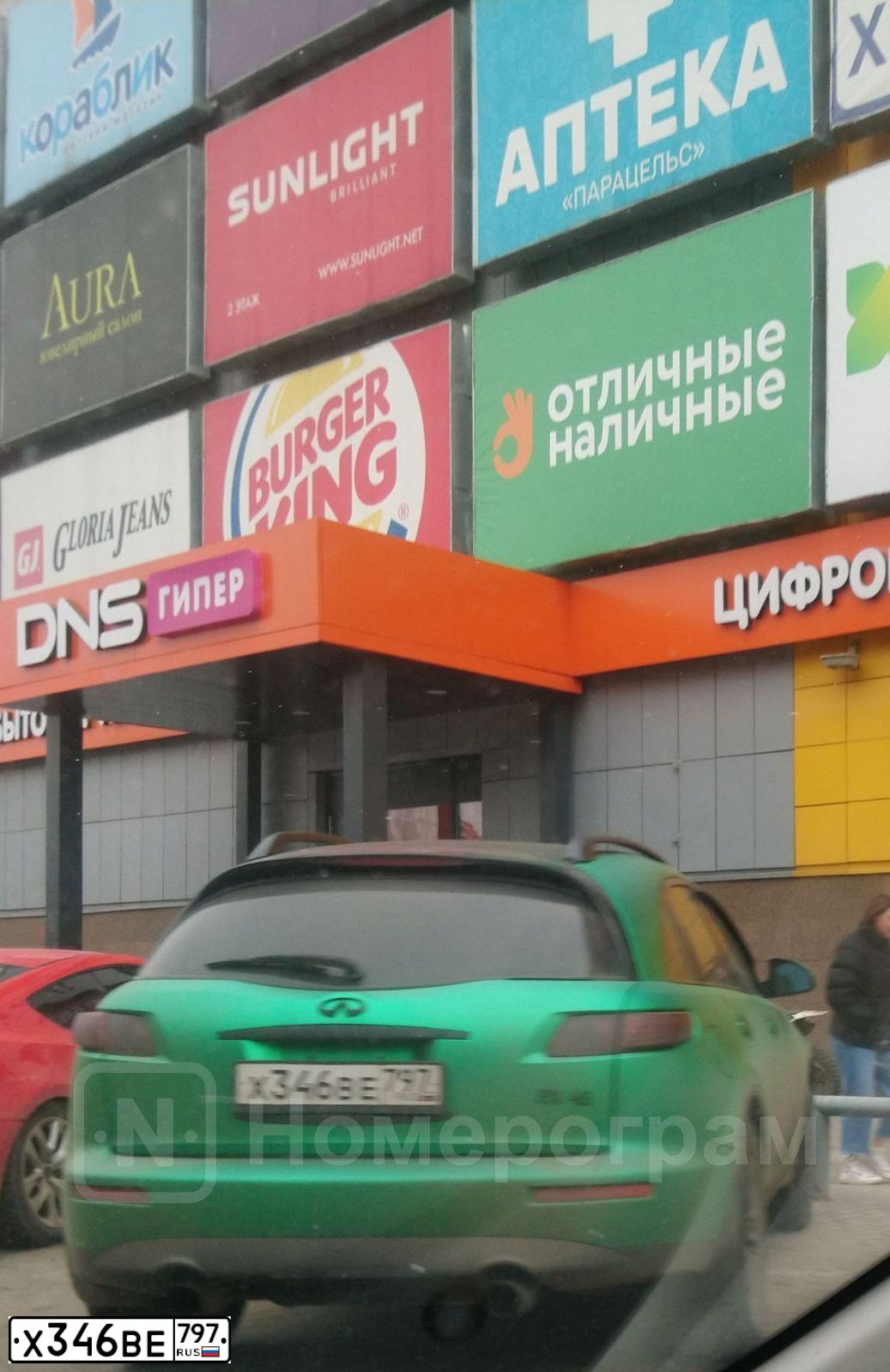 Фото автомобиля INFINITI QX70 /FX/, 2003 — госномер Е147ТЕ154. Цвет: ЗЕЛЕНЫЙ