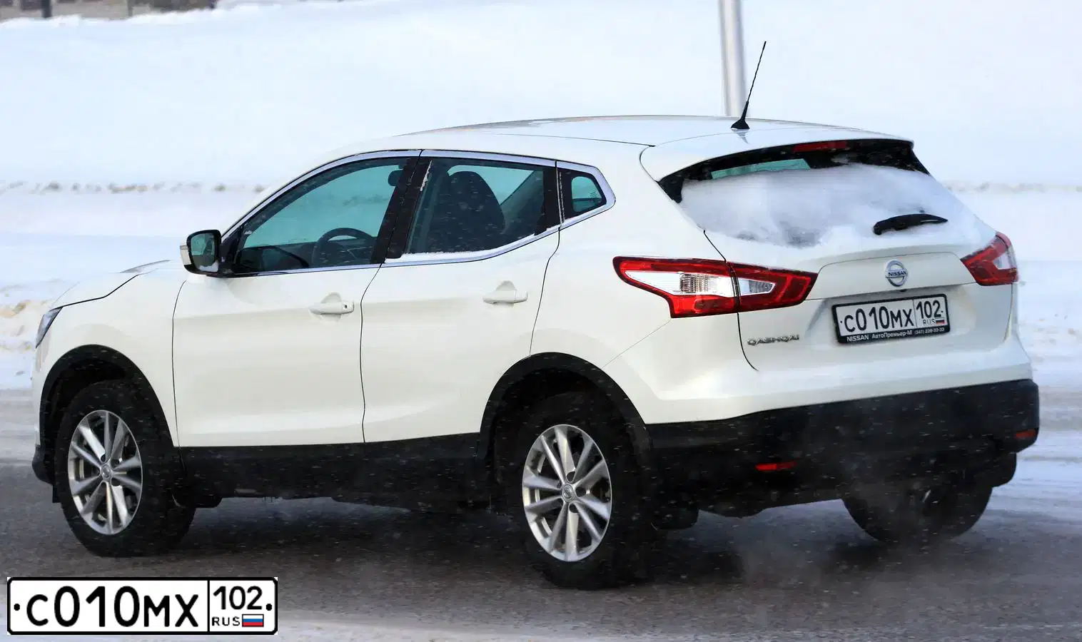 Фото автомобиля NISSAN QASHQAI, 2014 — госномер С010МХ102. Цвет: БЕЛЫЙ