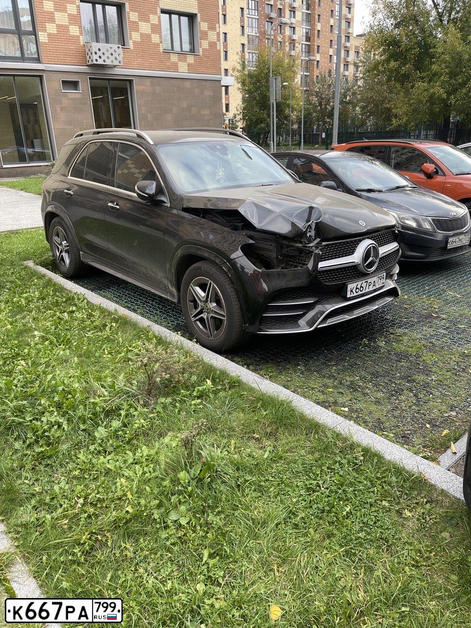 Фото автомобиля MERCEDES GLE-KLASSE, 2019 — госномер М654ХЕ777. Цвет: ЧЕРНЫЙ