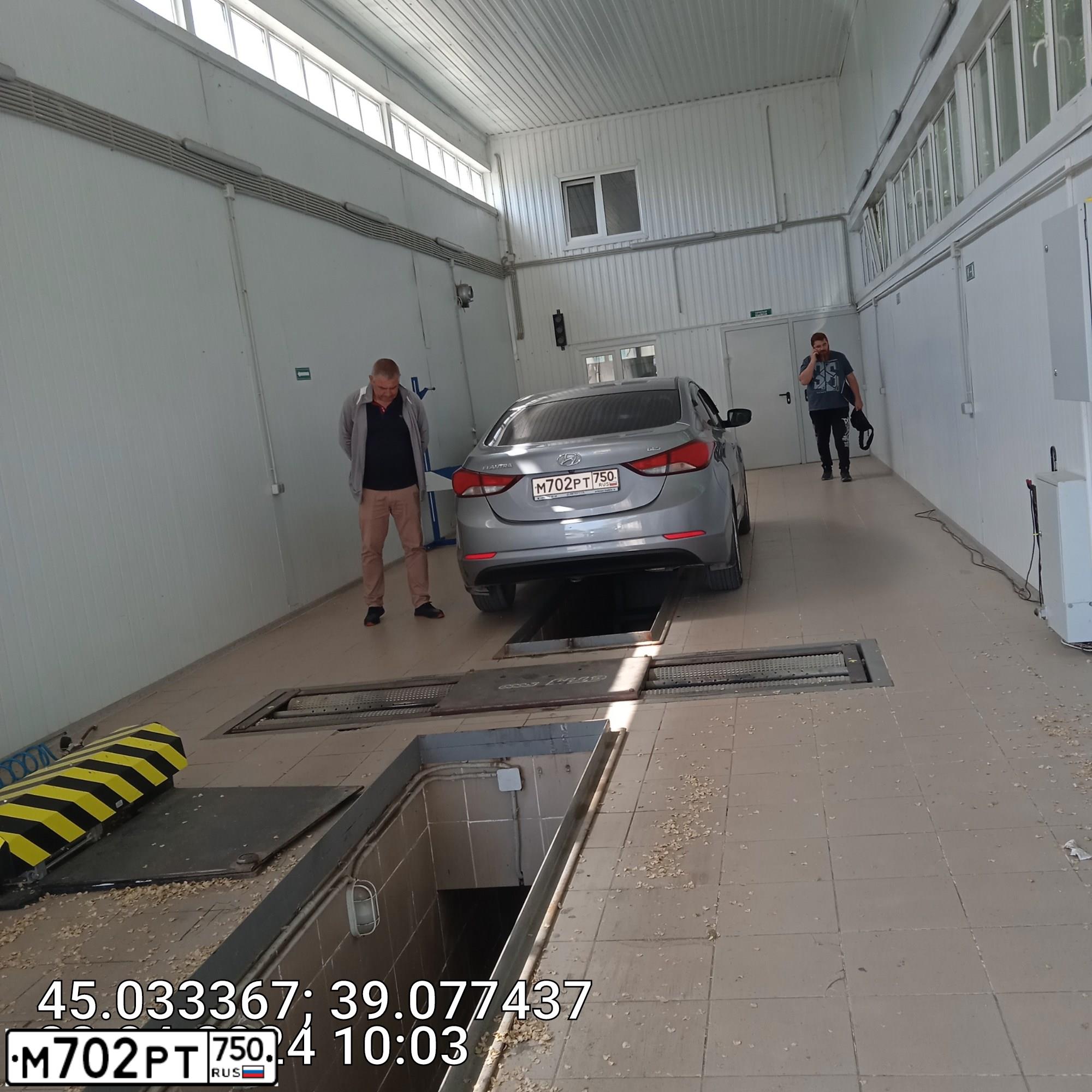 Фото автомобиля HYUNDAI ELANTRA, 2014 — госномер О129НН193. Цвет: СЕРЫЙ