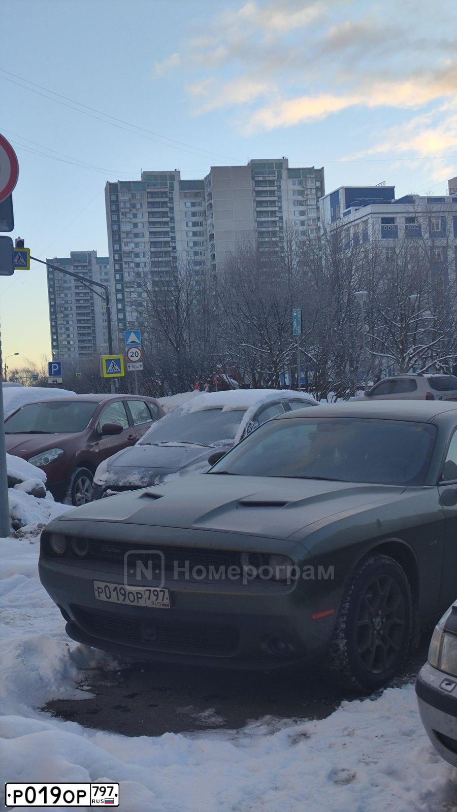 Фото автомобиля DODGE CHALLENGER, 2018 — госномер В257ЕХ716. Цвет: Зеленый
