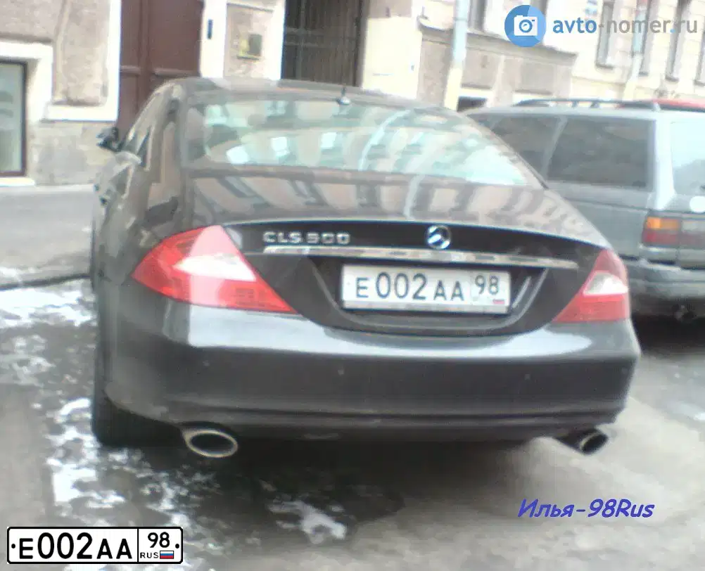 Фото автомобиля MERCEDES CLS-KLASSE, 2004 — госномер Е002АА98. Цвет: ЧЕРНЫЙ