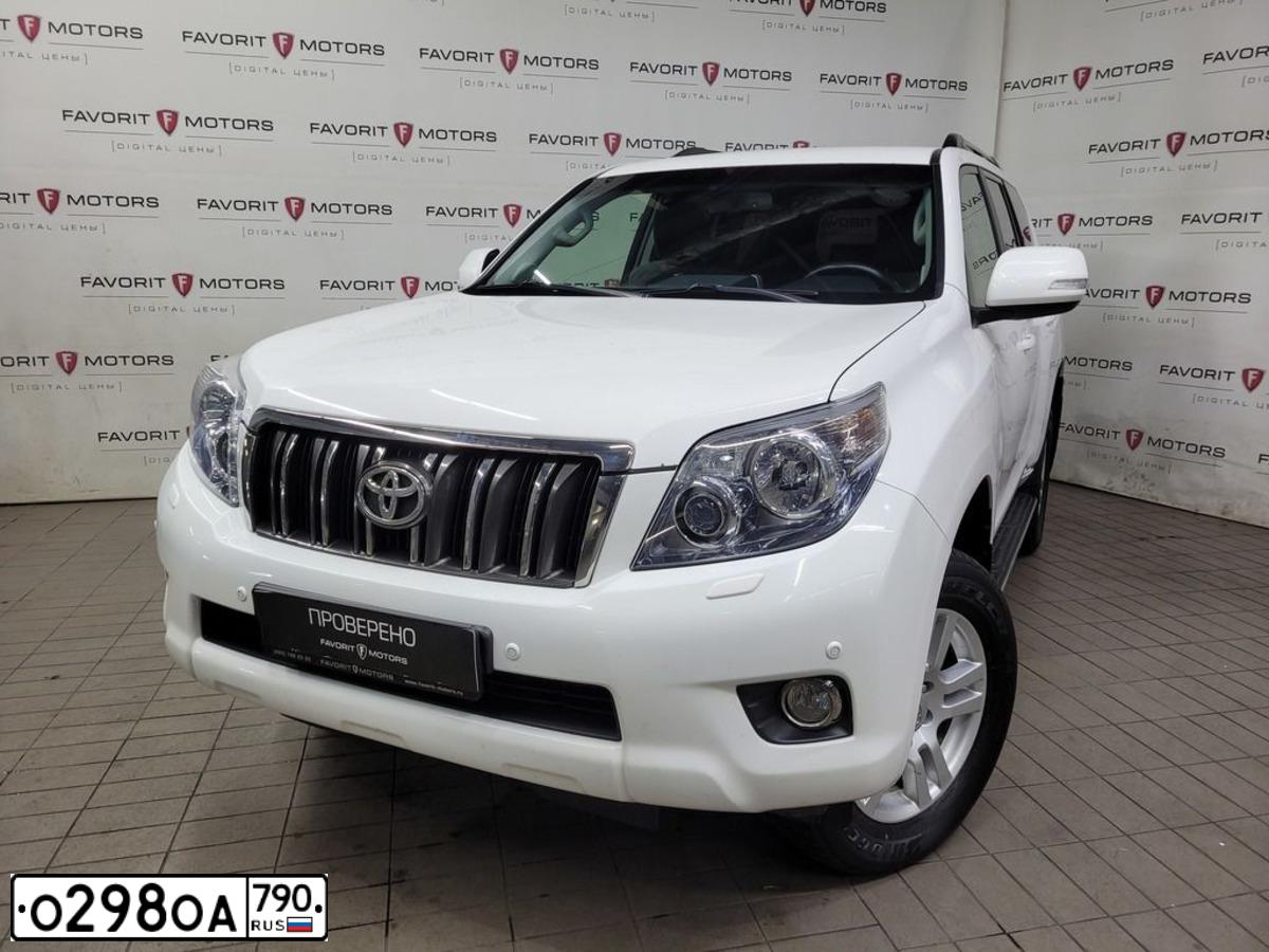 Фото автомобиля TOYOTA LAND CRUISER 150 (PRADO), 2012 — госномер Х167ОВ797. Цвет: Белый