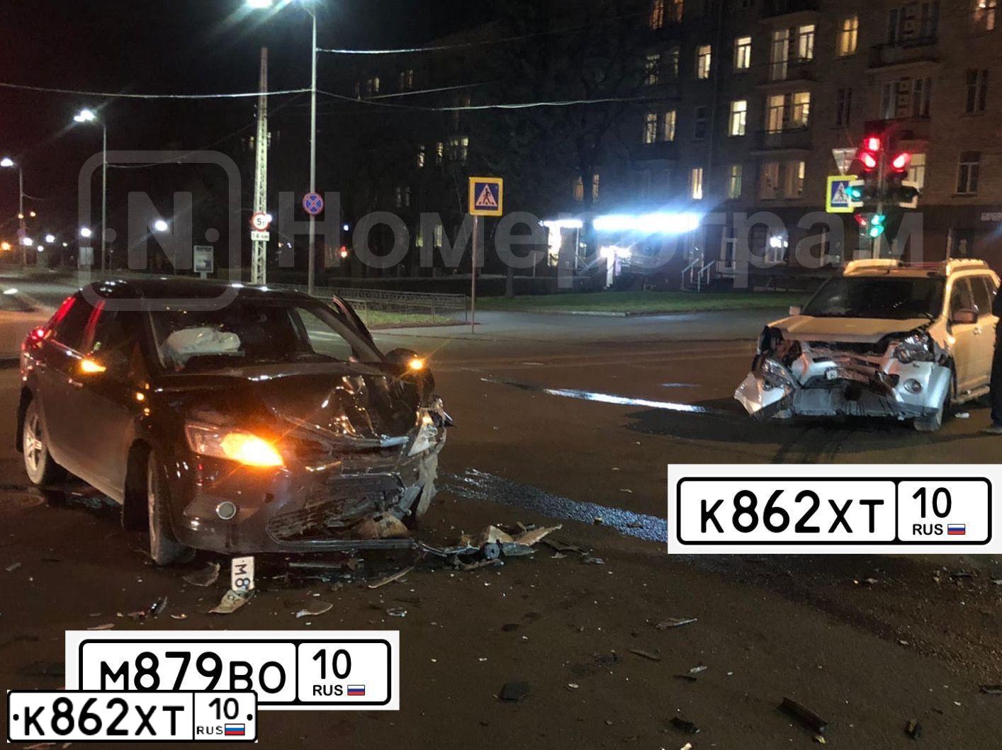 Фото автомобиля NISSAN X-TRAIL, 2012 — госномер М183ЕК138. Цвет: СЕРЕБРИСТЫЙ