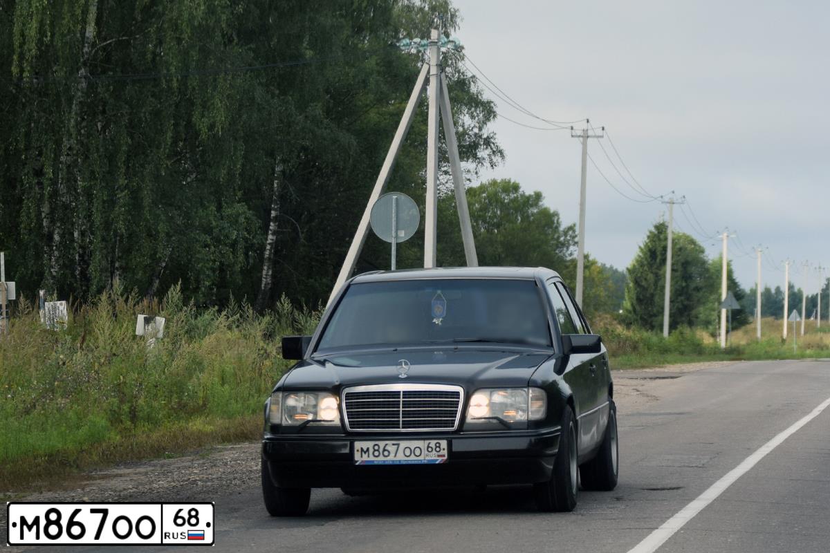 Фото автомобиля MERCEDES E-KLASSE, 1995 — госномер О739АО250. Цвет: ТЕМНО-СЕРЫЙ