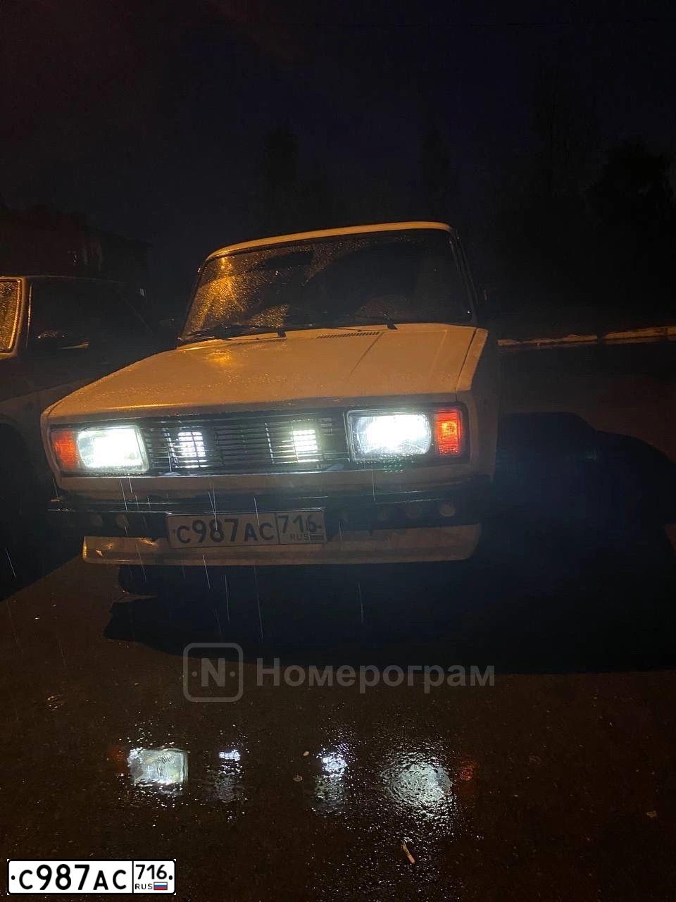 Фото автомобиля LADA 2105 LADA, 2006 — госномер Х300ТА16. Цвет: ЯРКО-БЕЛЫЙ
