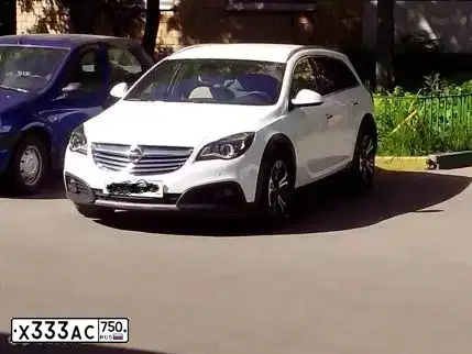 Фото автомобиля OPEL INSIGNIA, 2014 — госномер Х333АС750. Цвет: БЕЛЫЙ