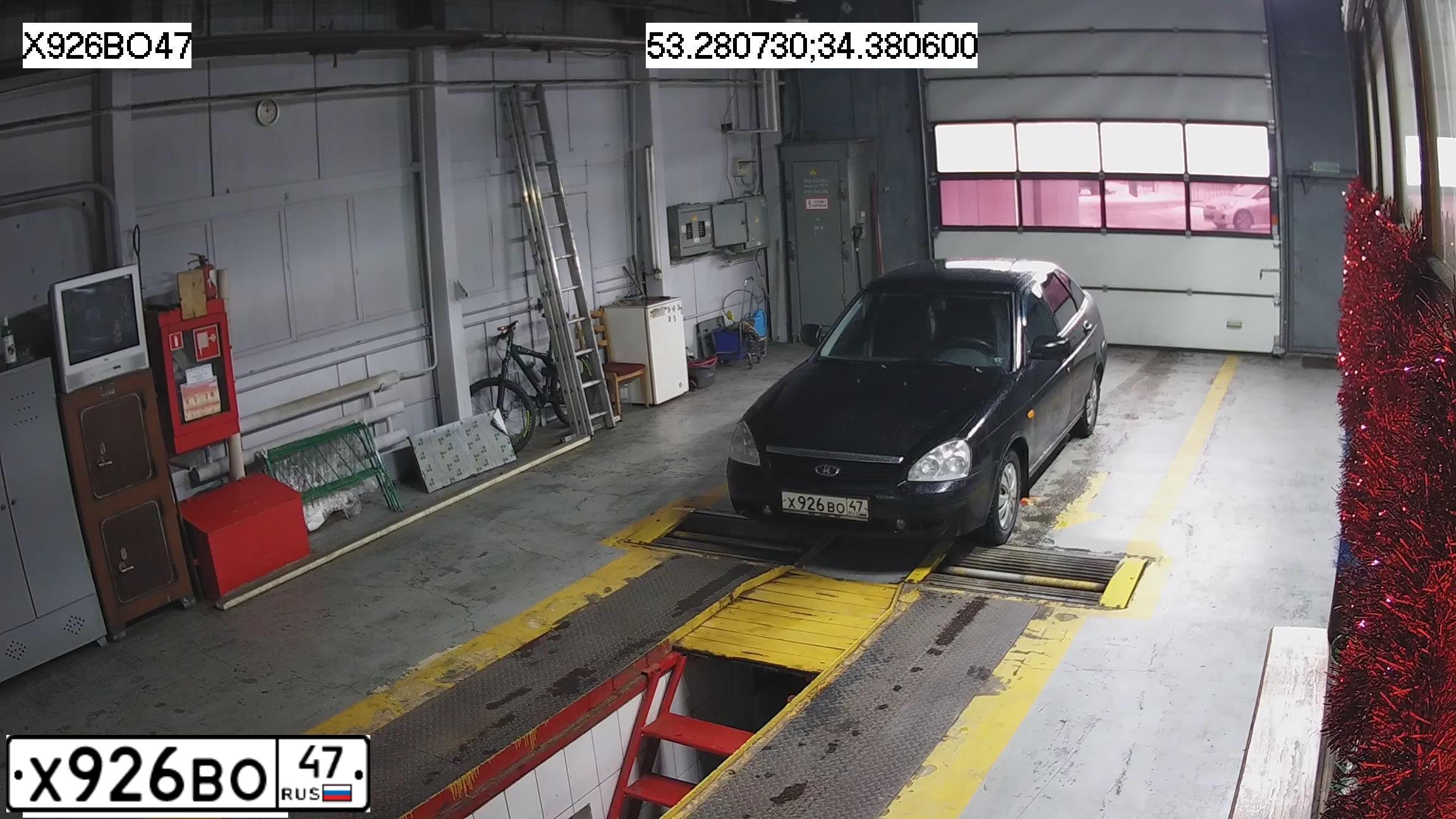 Фото автомобиля LADA 2172 PRIORA, 2010 — госномер Х926ВО47. Цвет: СИНЕ-ЧЕРНЫЙ