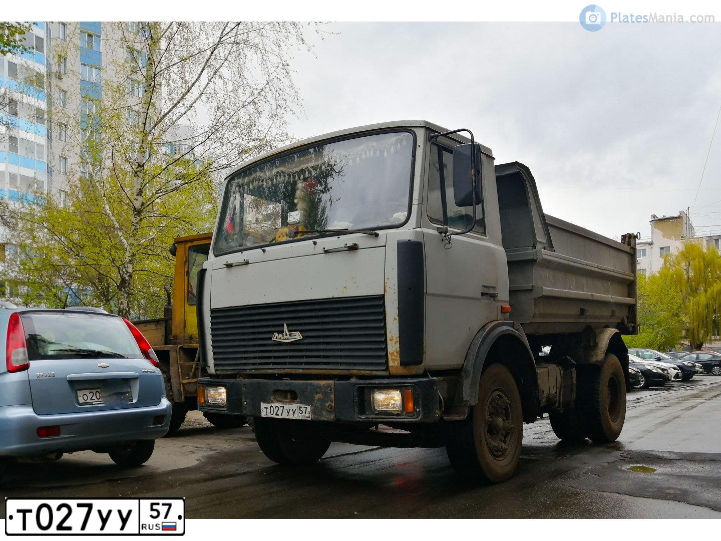Фото автомобиля MAZ 5551 /4X2/, 2001 — госномер Т027УУ57. Цвет: СВЕТЛО-СЕРЫЙ