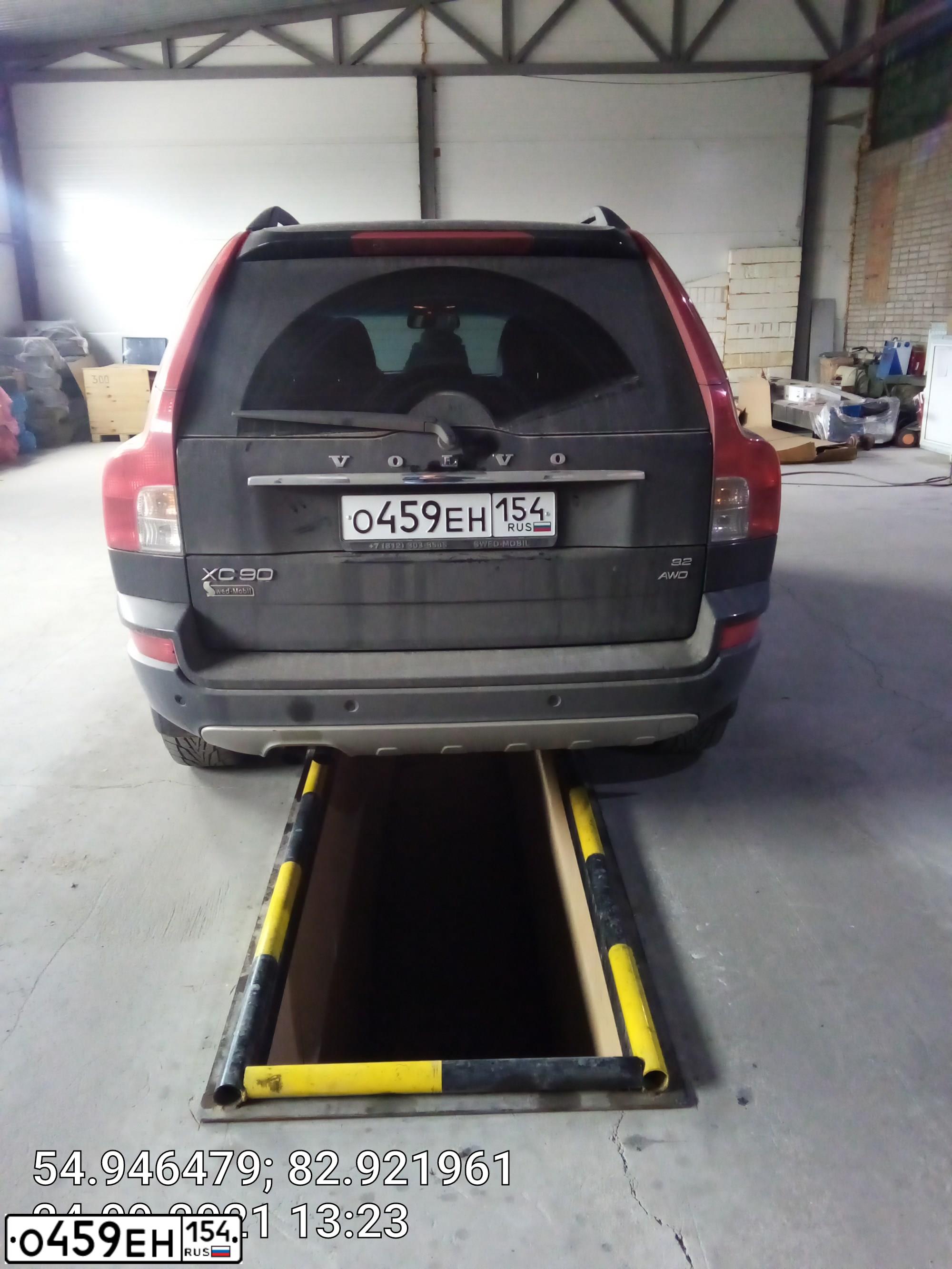 Фото автомобиля VOLVO XC90, 2008 — госномер О459ЕН154. Цвет: ЧЕРНЫЙ