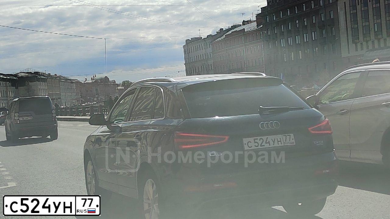 Фото автомобиля AUDI Q3, 2013 — госномер Т318ТР790. Цвет: СИНИЙ ТЕМНЫЙ