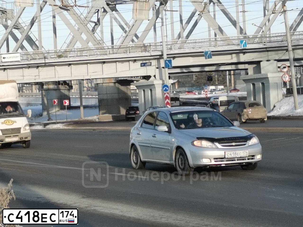 Фото автомобиля CHEVROLET LACETTI, 2008 — госномер С418ЕС174. Цвет: Серебристый