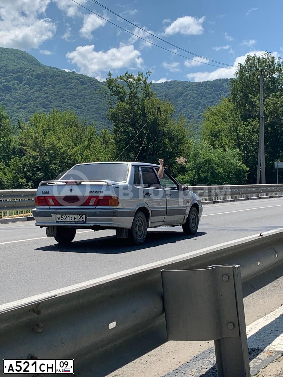 Фото автомобиля ВАЗ 21150 LADA SAMARA, 2006 — госномер А521СН09. Цвет: СВЕТЛО-СЕРЕБРИСТЫЙ МЕТАЛЛ