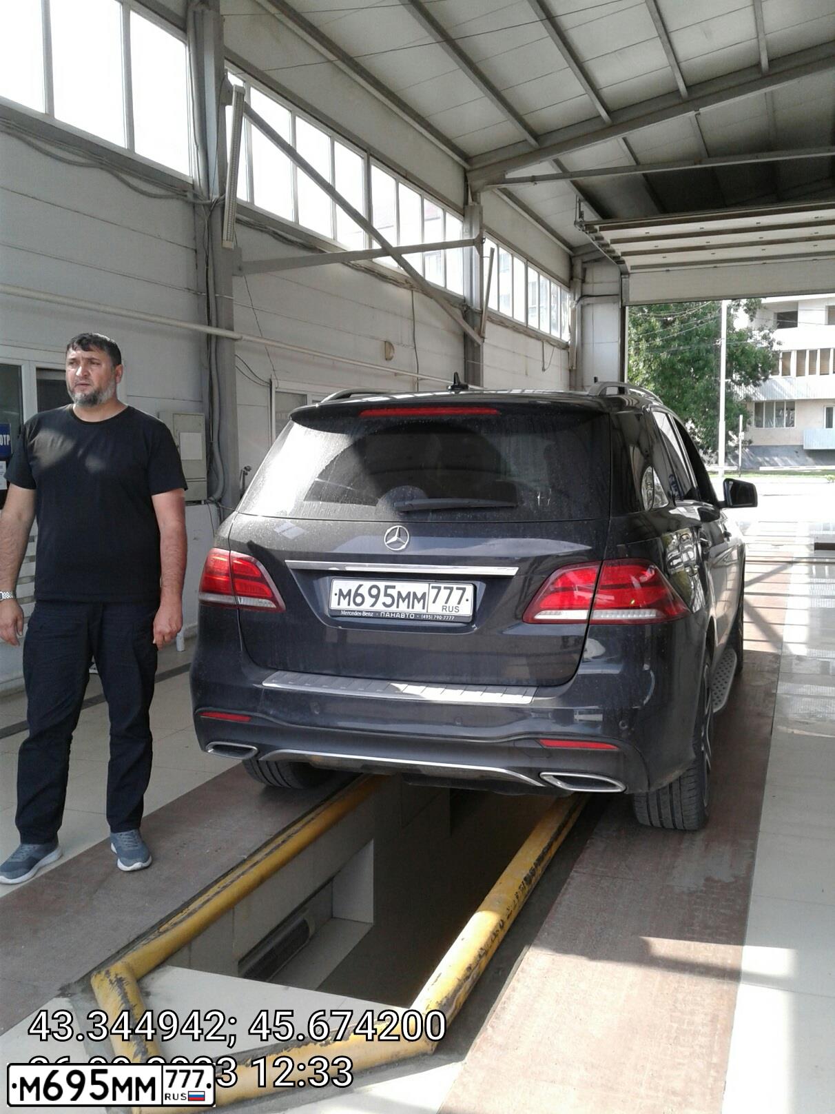 Фото автомобиля MERCEDES GLE-KLASSE, 2015 — госномер В009АВ09. Цвет: синий