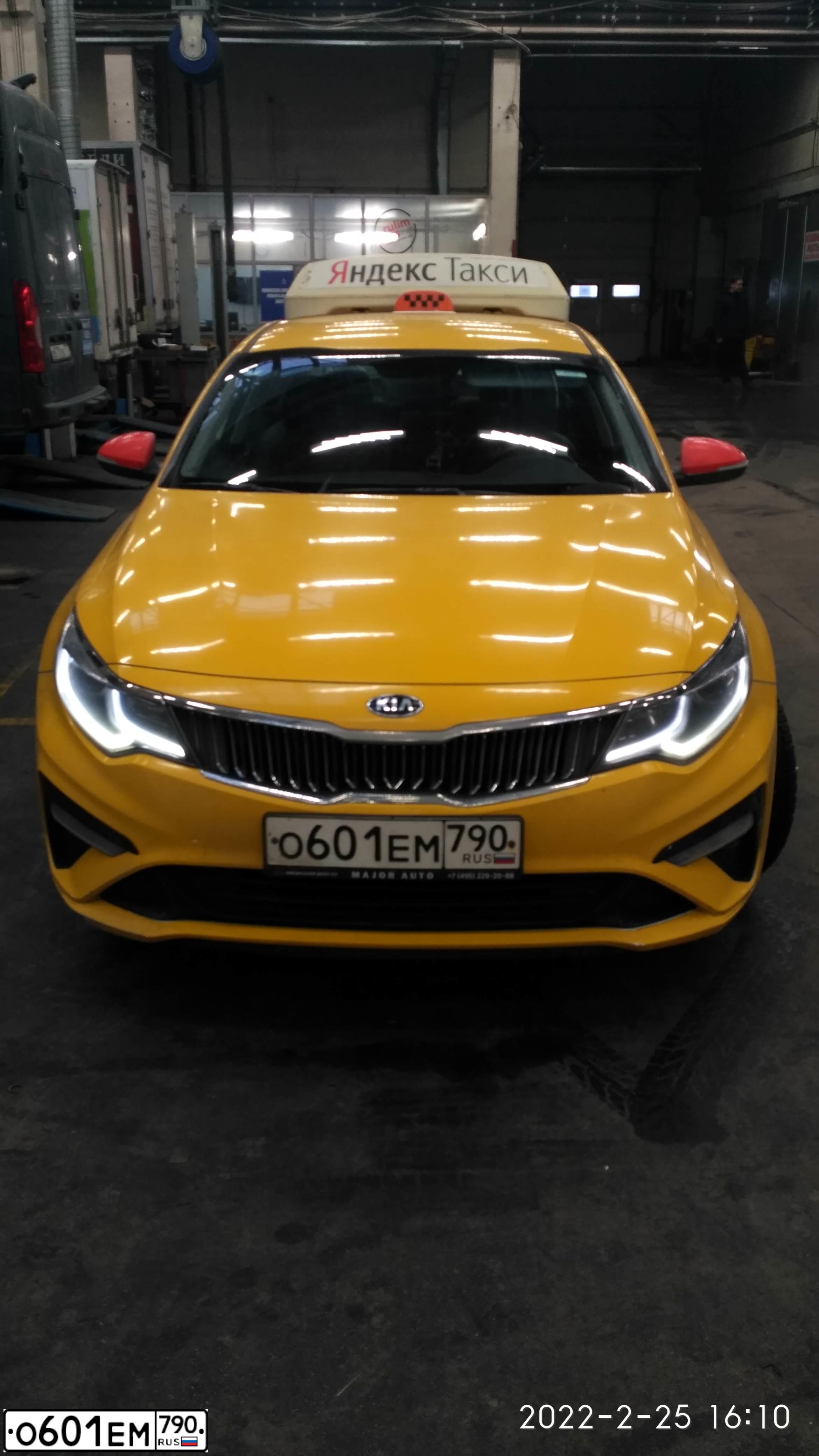 Фото автомобиля KIA MAGENTIS / OPTIMA, 2019 — госномер О601ЕМ790. Цвет: ЖЕЛТЫЙ