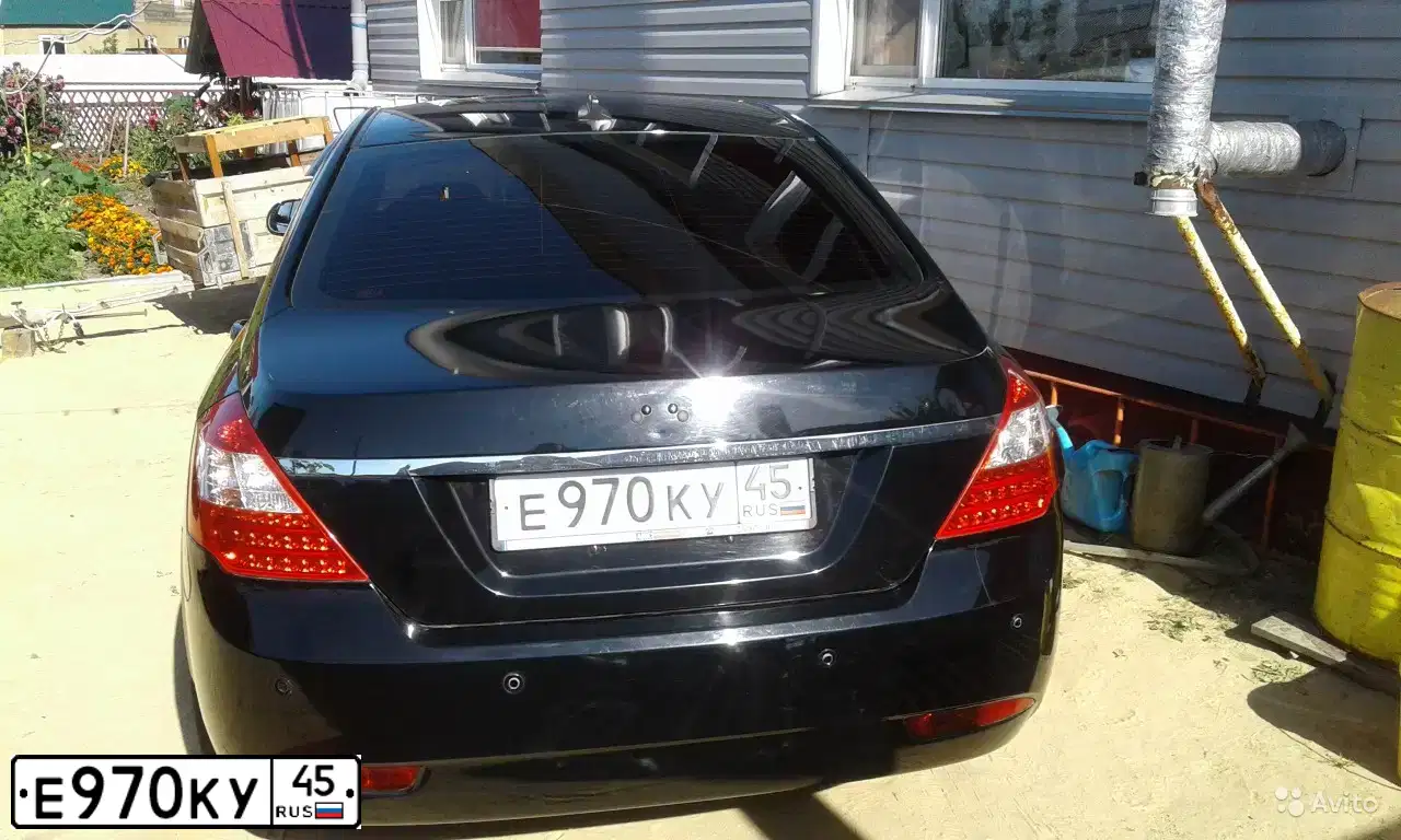 Фото автомобиля GEELY EMGRAND, 2014 — госномер Е970КУ45. Цвет: ЧЕРНЫЙ