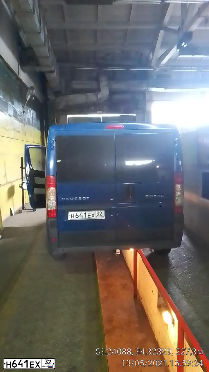 Фото автомобиля PEUGEOT BOXER, 2013 — госномер Н641ЕХ32. Цвет: СИНИЙ