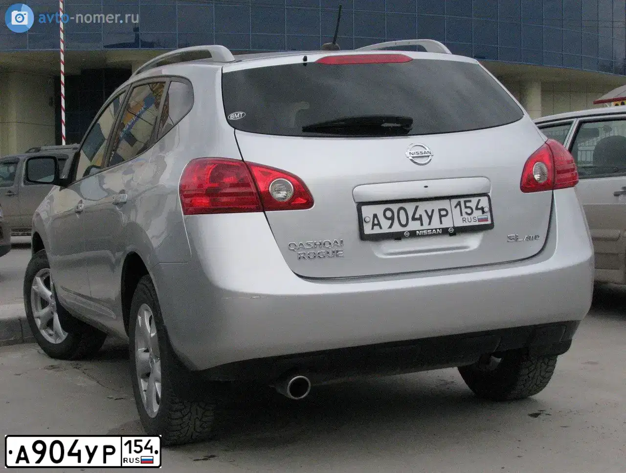 Фото автомобиля NISSAN ROGUE, 2007 — госномер А904УР154. Цвет: Серебристый