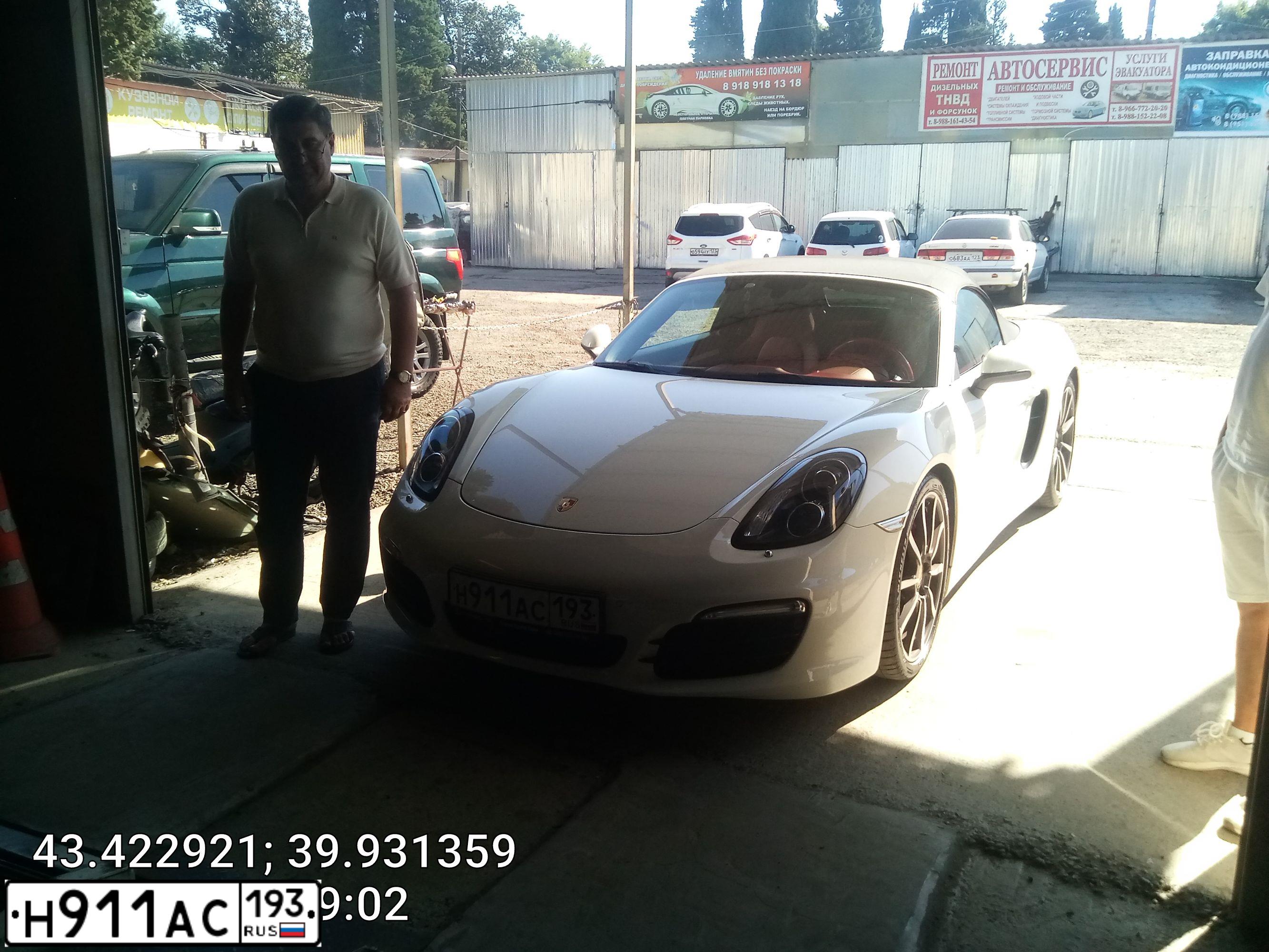 Фото автомобиля PORSCHE BOXSTER, 2014 — госномер О004ЕЕ72. Цвет: Белый