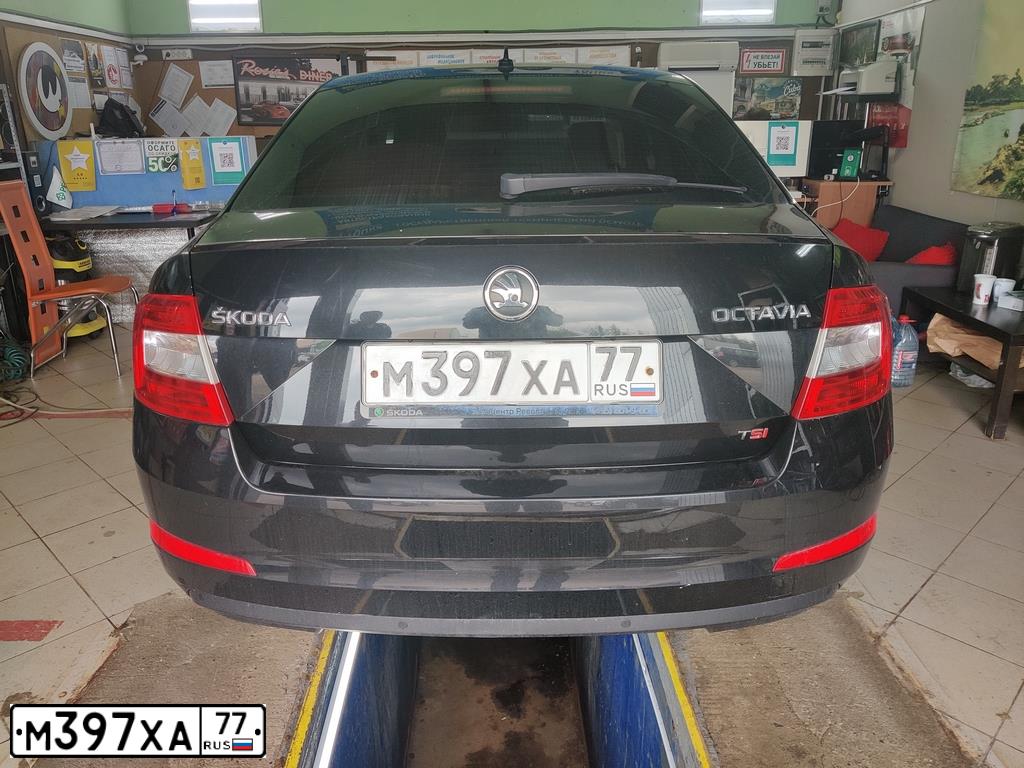 Фото автомобиля SKODA OCTAVIA, 2013 — госномер М397ХА77. Цвет: ЧЕРНЫЙ