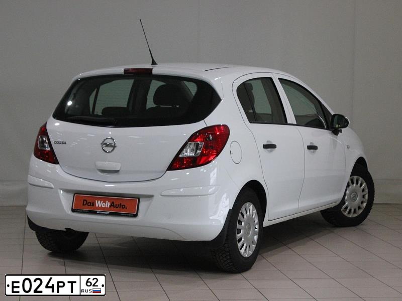 Фото автомобиля OPEL CORSA, 2013 — госномер Е024РТ62. Цвет: Белый
