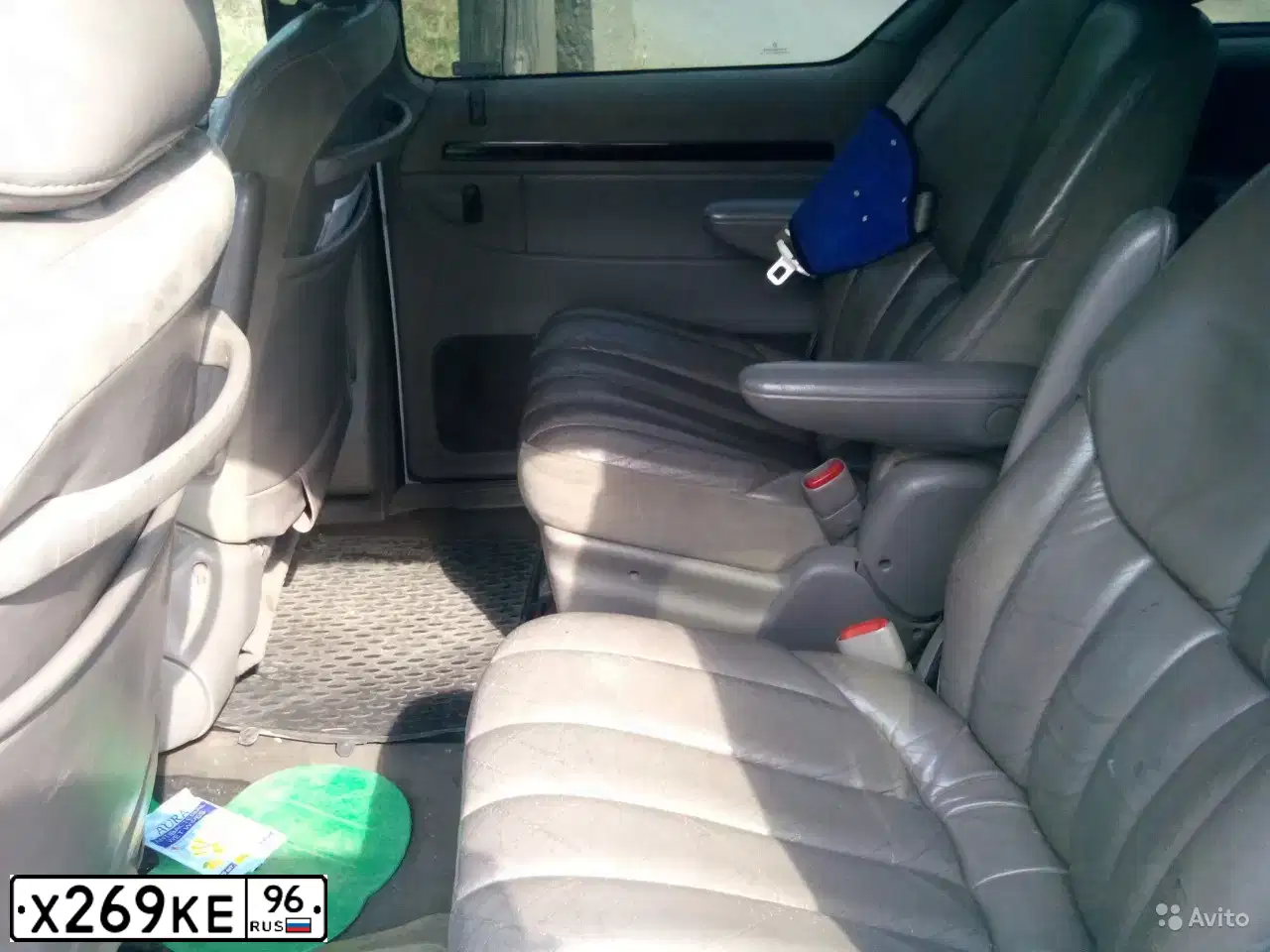 Фото автомобиля CHRYSLER TOWN &amp; COUNTRY, 1999 — госномер Х269КЕ96. Цвет: БЕЛЫЙ
