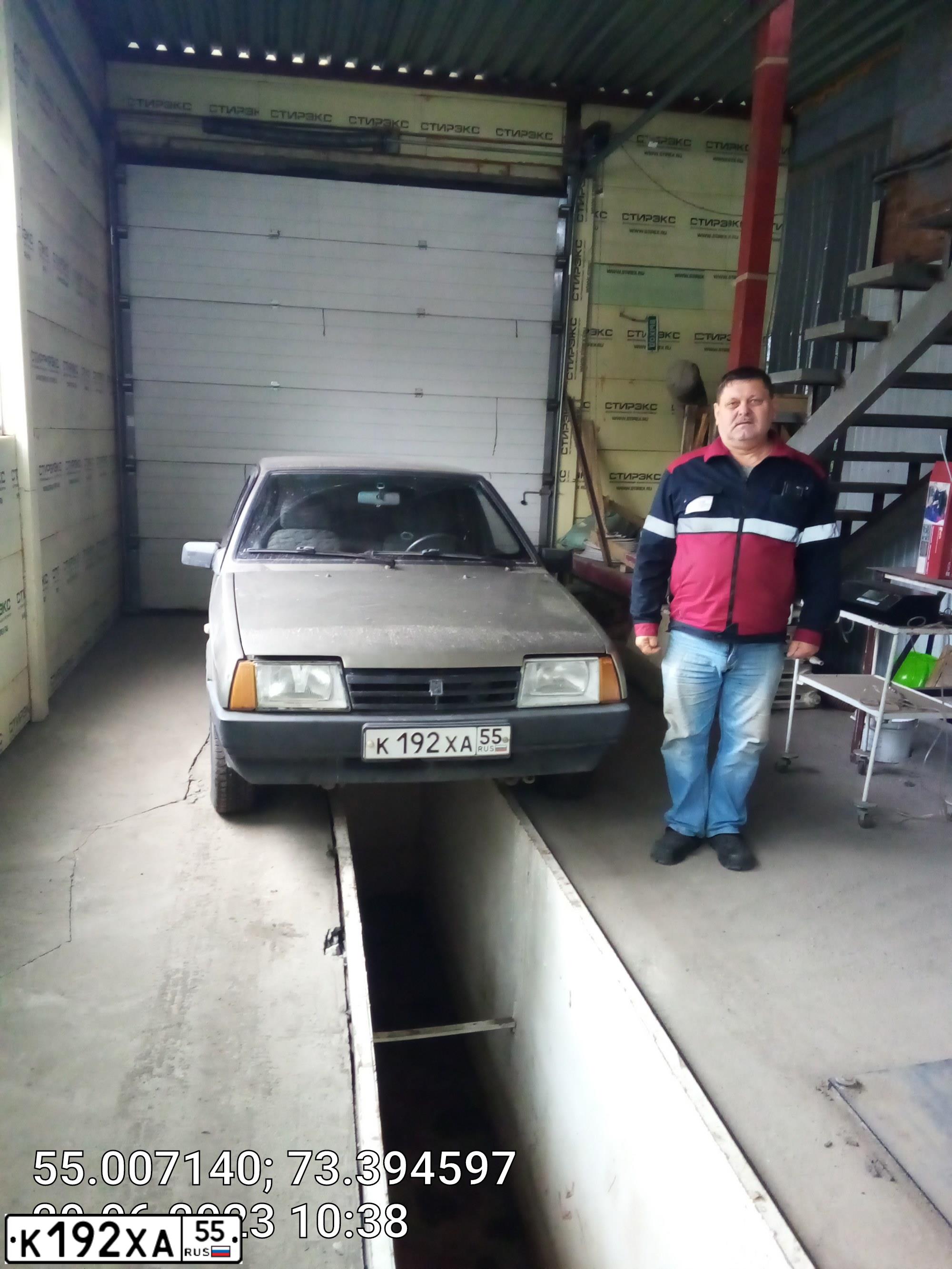 Фото автомобиля LADA 2109 SAMARA, 2000 — госномер К192ХА55. Цвет: СЕРЕБРИСТЫЙ СЕРО-ЗЕЛЕНЫЙ