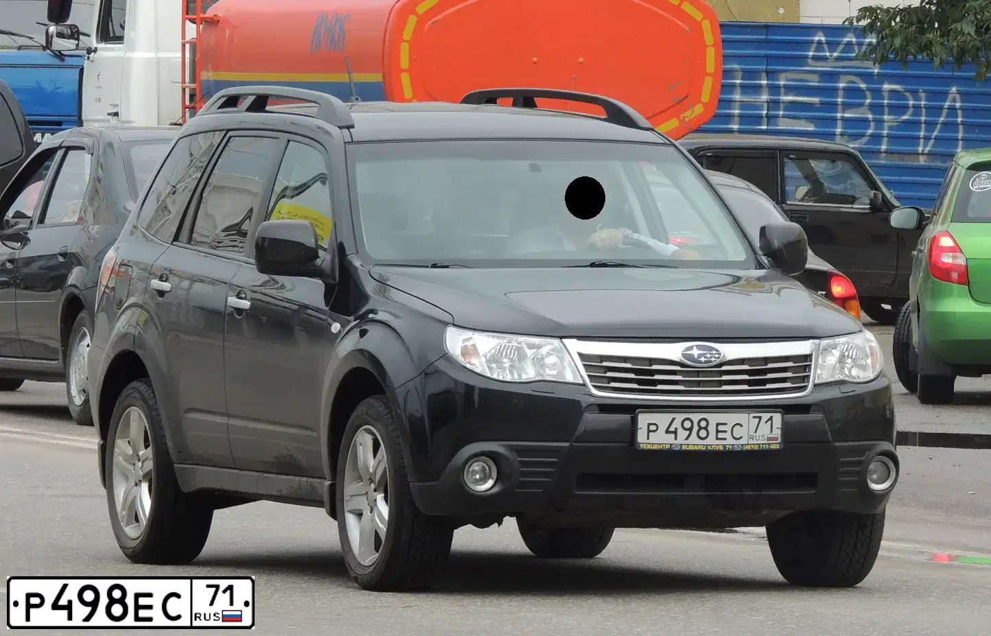 Фото автомобиля SUBARU FORESTER, 2008 — госномер Р498ЕС71. Цвет: ЧЕРНЫЙ